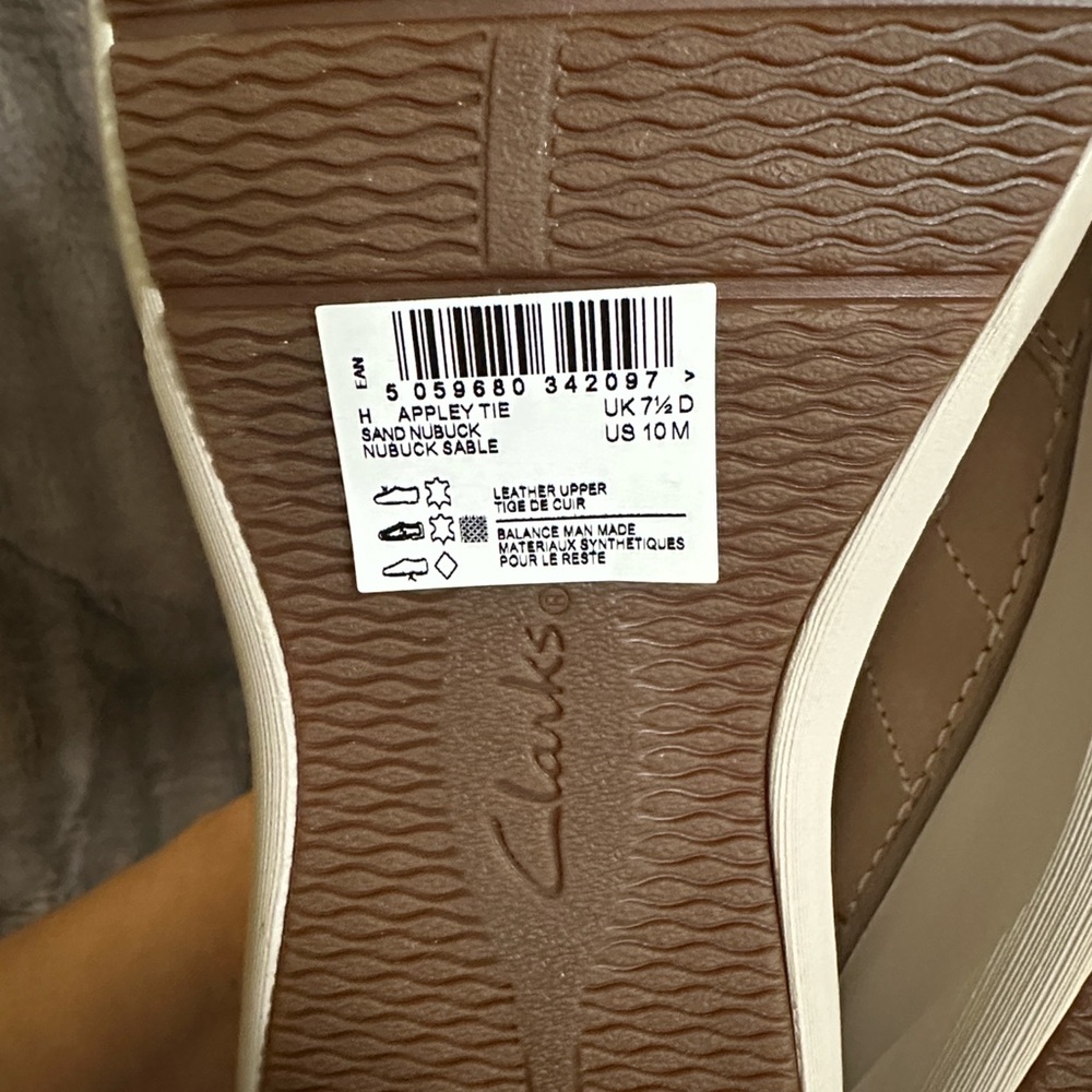 Clarks Women’s Beige Sneakers - Picture 6 of 8